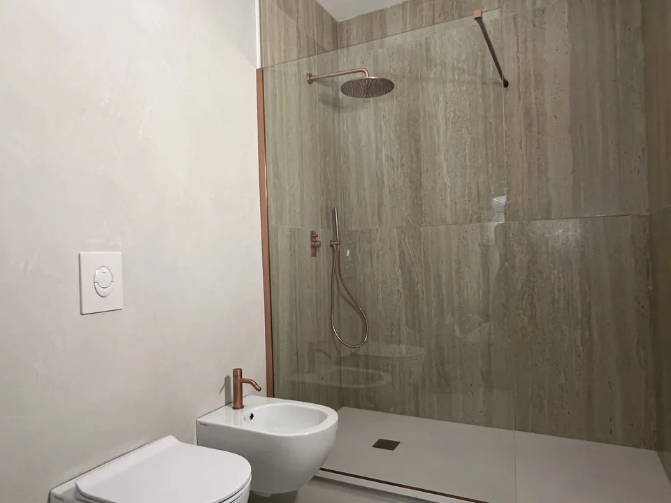 Luxus-Wohnung im komplett sanierten Palazzo im Zentrum mit Pool, in ruhiger und sonniger Lage – Foto 11 von 19
