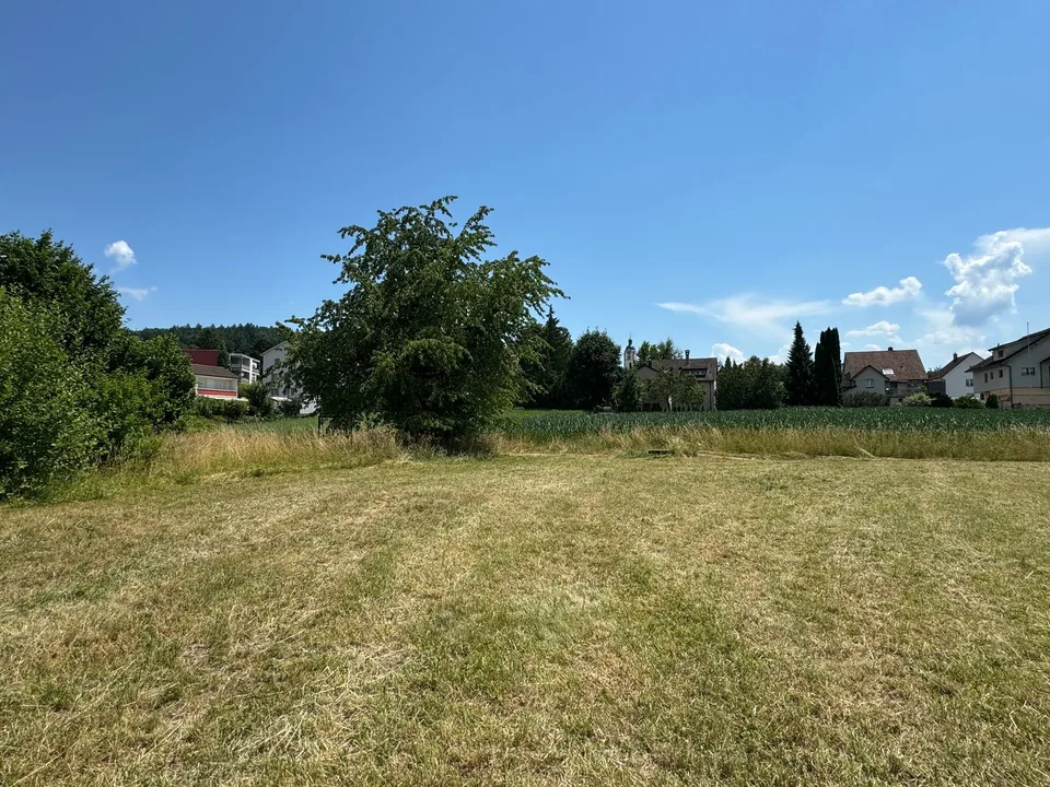 Attractive building land for multi-family house in Reinach AG