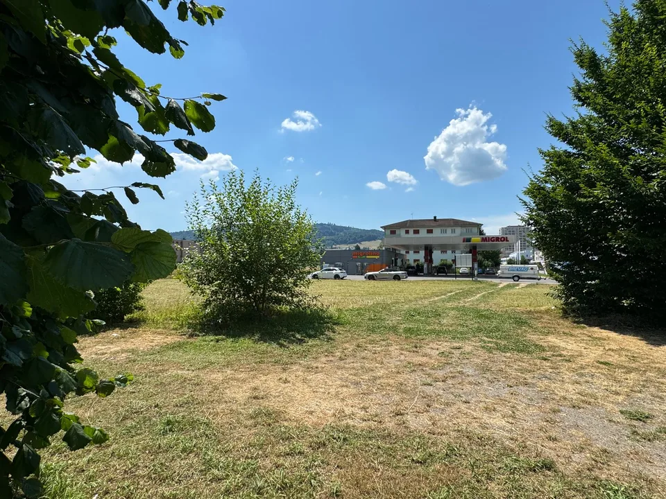 Attractive building land for multi-family house in Reinach AG