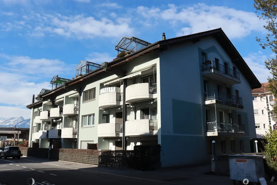 Charmante 3.5-Zimmer-Wohnung mit Einstellhallenplatz in Interlaken!