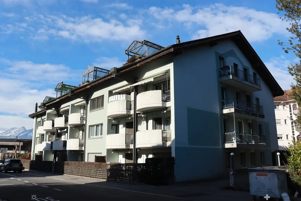 Charmante 3.5-Zimmer-Wohnung mit Einstellhallenplatz in Interlaken!
