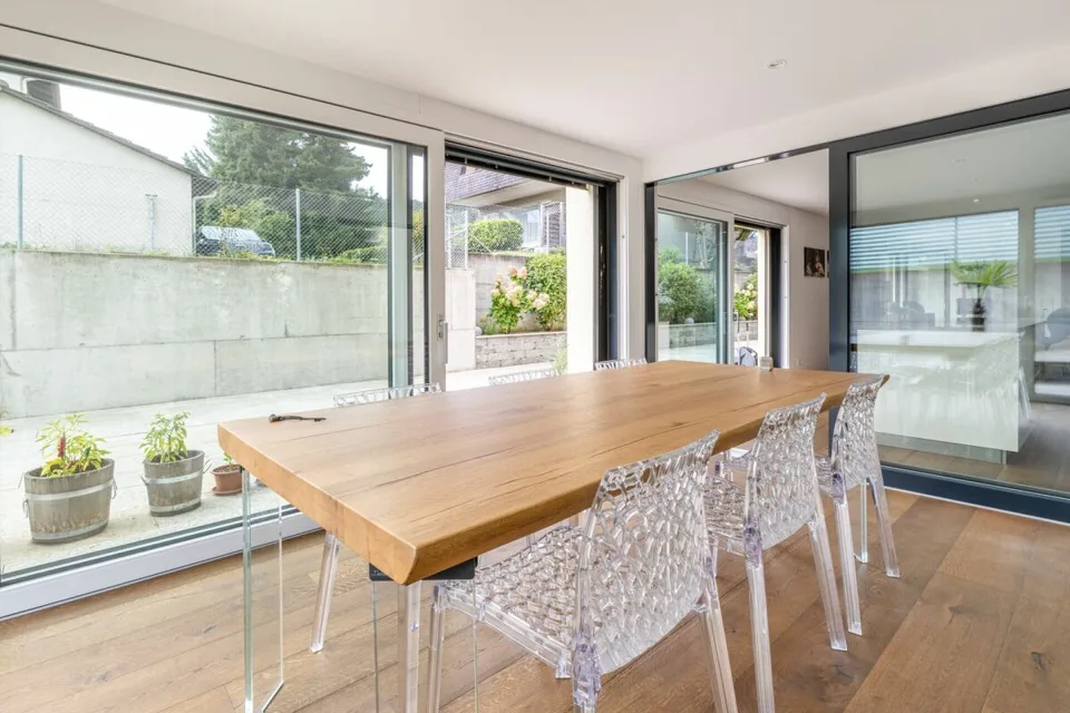 Appartement moderne 4.5 pièces avec grand espace extérieur et serre