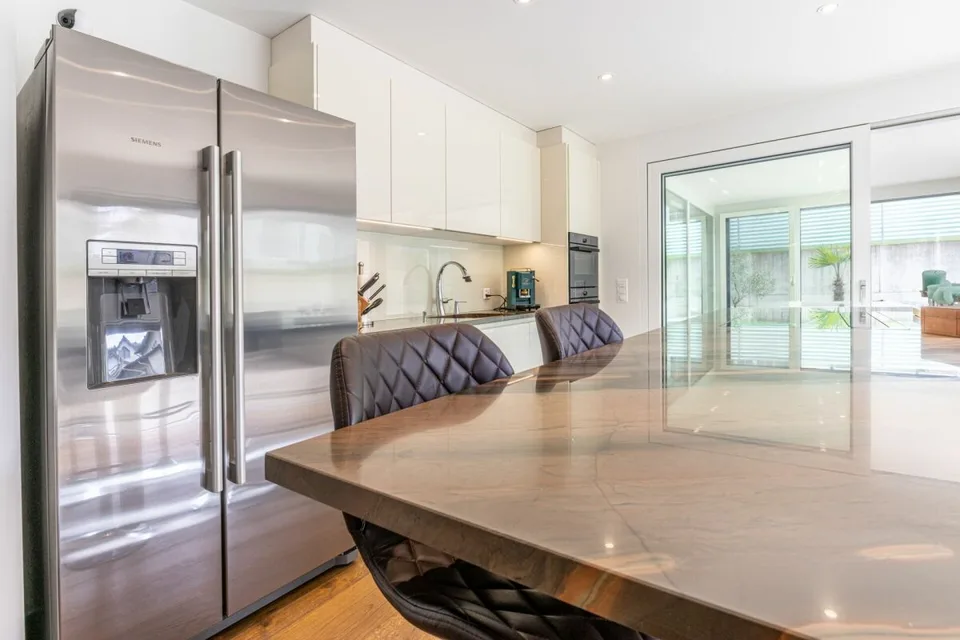 Appartement moderne 4.5 pièces avec grand espace extérieur et serre