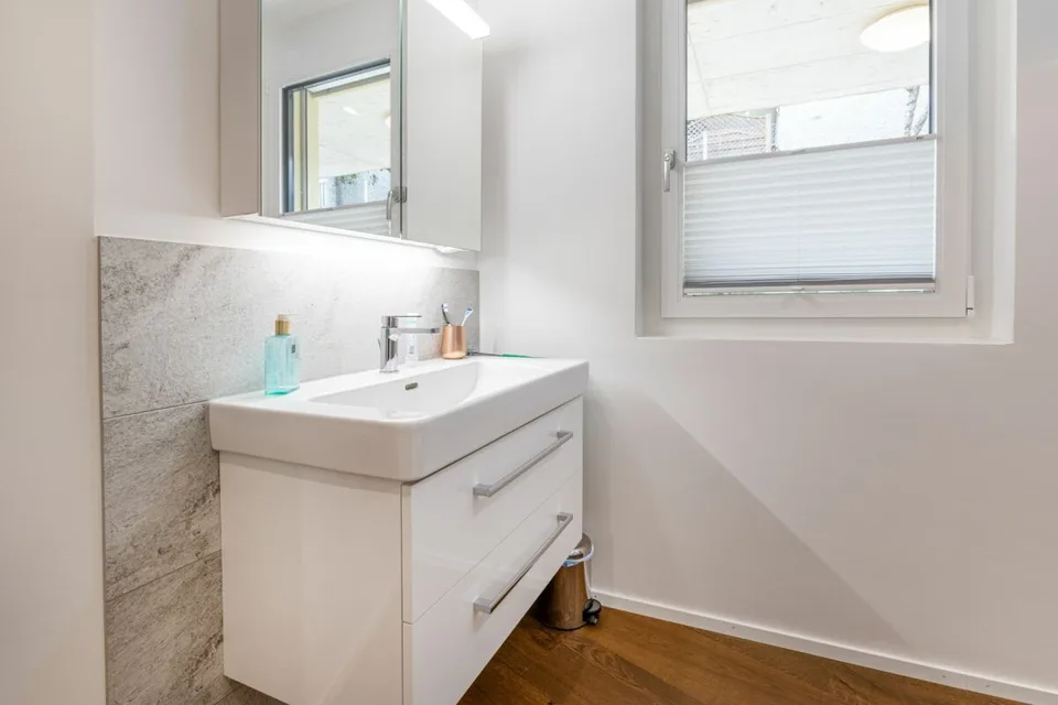 Moderne 4.5-Zimmer-Eigentumswohnung mit grossem Aussenbereich und Wintergarten – Foto 11 von 14