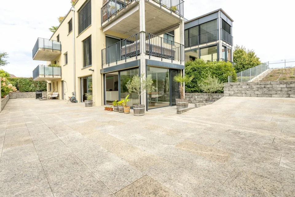Moderne 4.5-Zimmer-Eigentumswohnung mit grossem Aussenbereich und Wintergarten