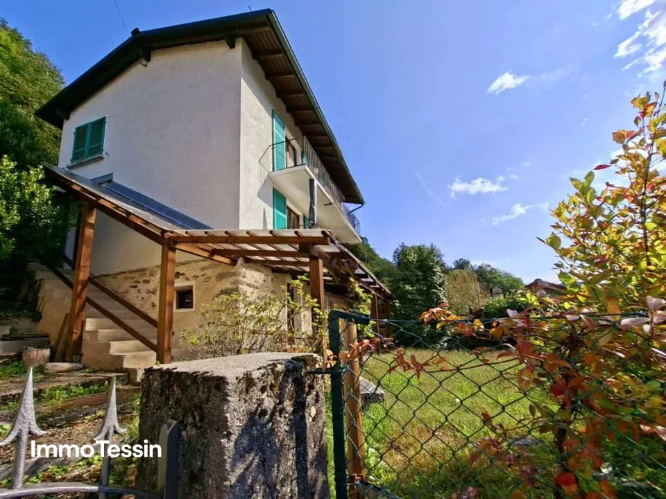 Casa tessinese incantevole e autentica nel Centovalli con cura massima, completamente ristrutturata