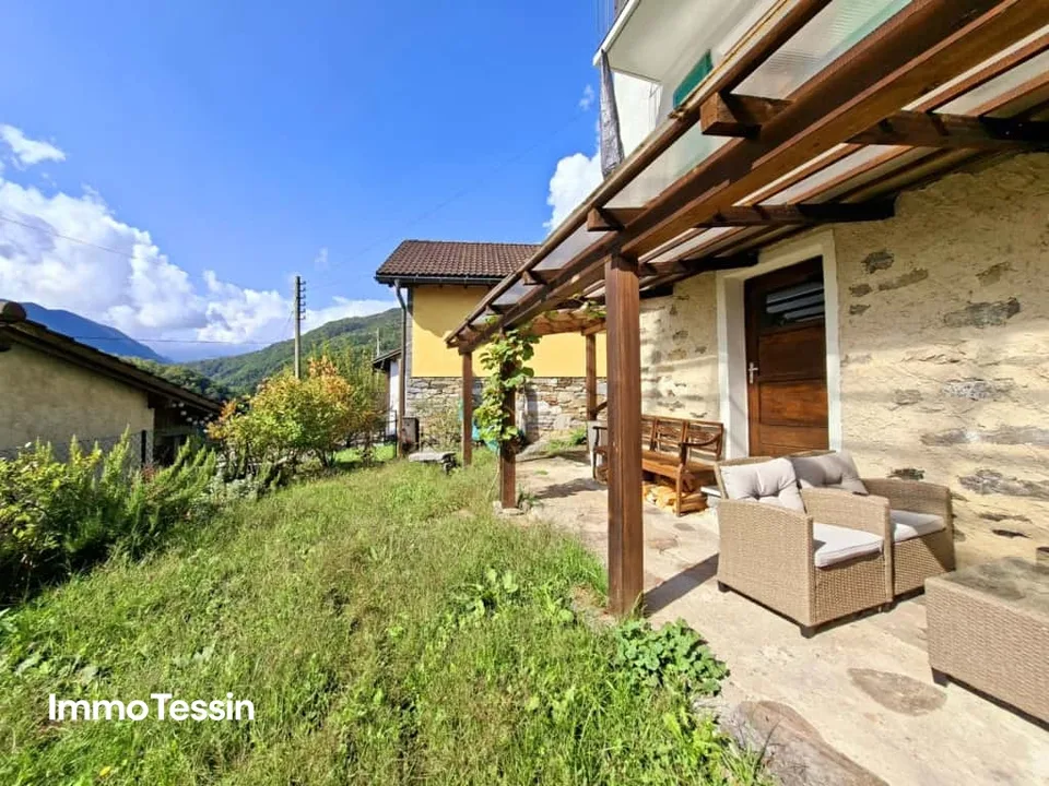 Casa tessinese incantevole e autentica nel Centovalli con cura massima, completamente ristrutturata