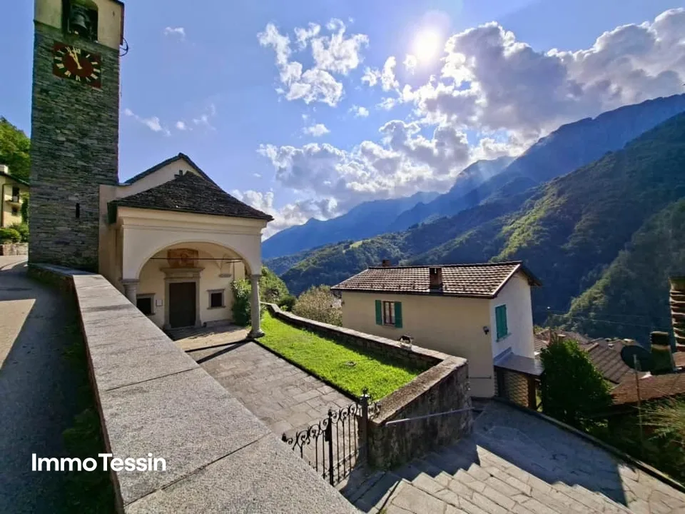 Casa tessinese incantevole e autentica nel Centovalli con cura massima, completamente ristrutturata