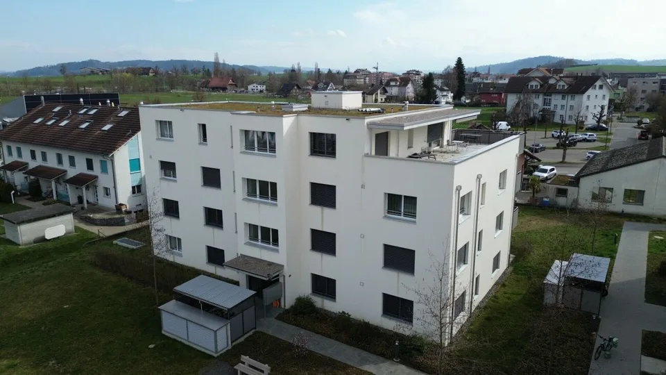 Appartement d'attique exclusif avec grande terrasse et vue panoramique à Schötz