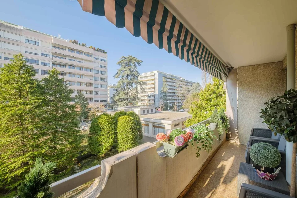 Bel appartement traversant de 6 pièces