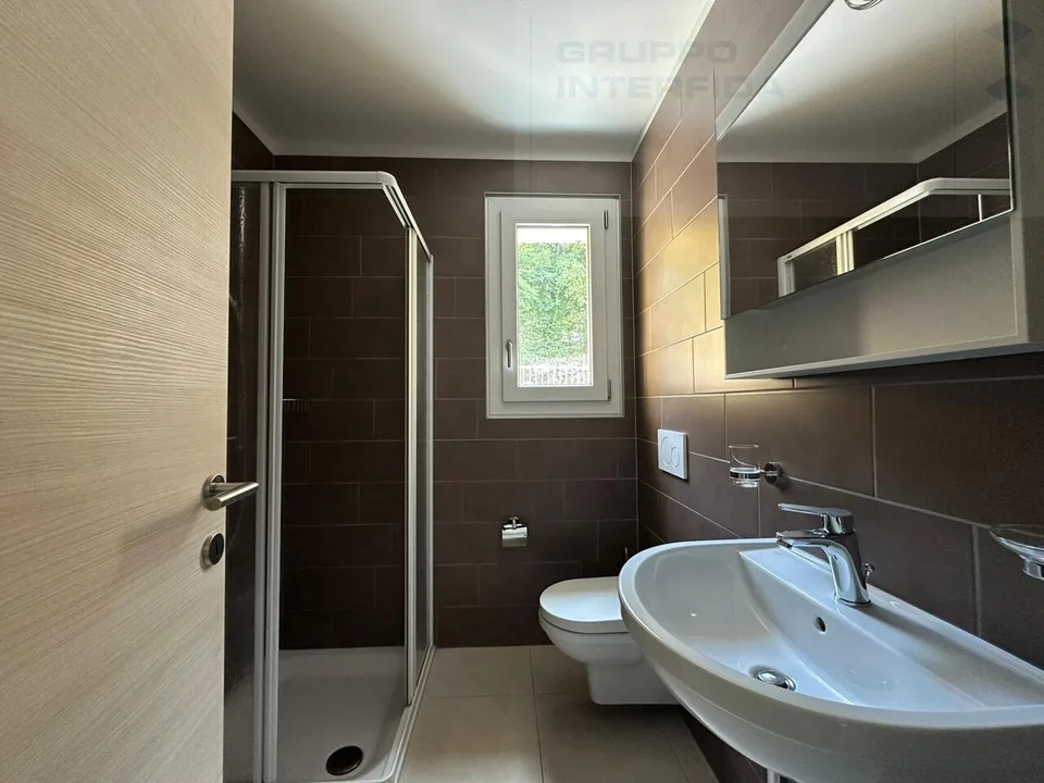 Moderne 3.5 Zimmer Wohnung im letzten Stock mit zwei Autoabstellplätzen – Foto 10 von 11