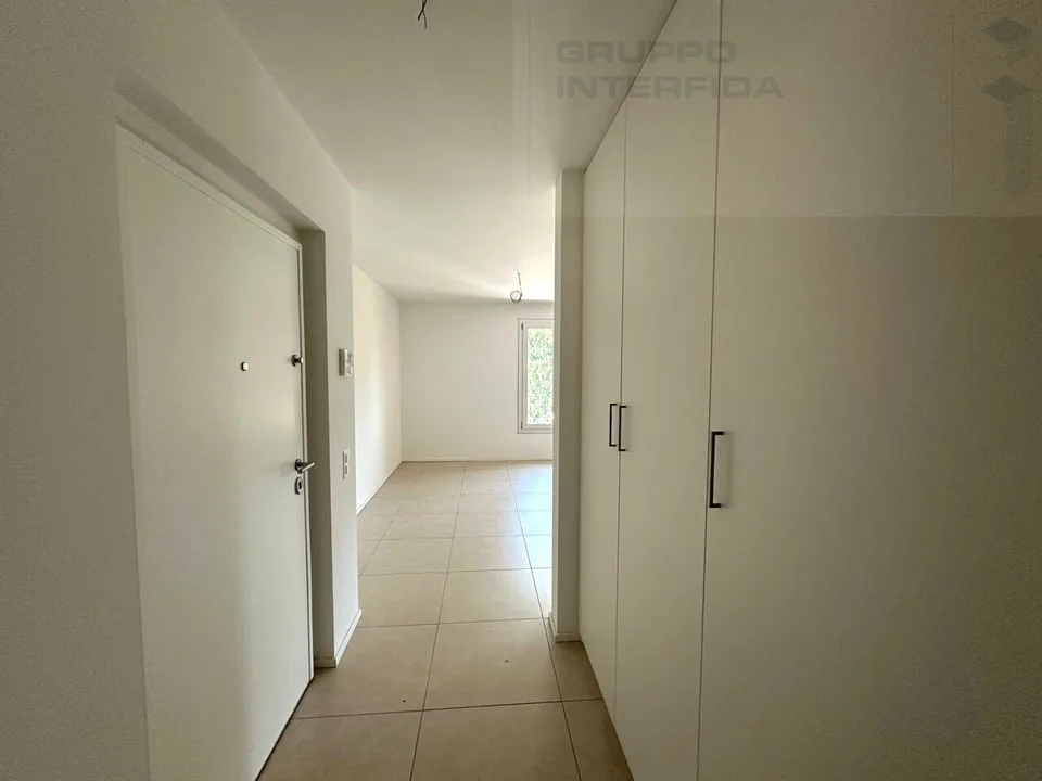 Moderne 3.5 Zimmer Wohnung im letzten Stock mit zwei Autoabstellplätzen
