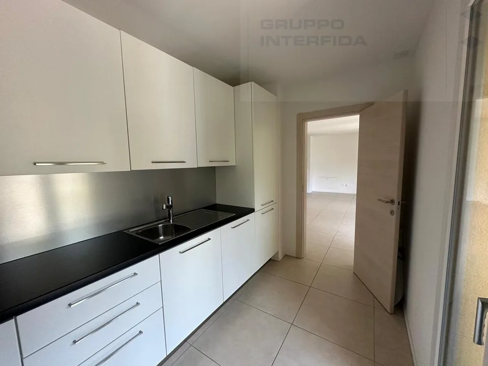 Moderne 3.5 Zimmer Wohnung im letzten Stock mit zwei Autoabstellplätzen