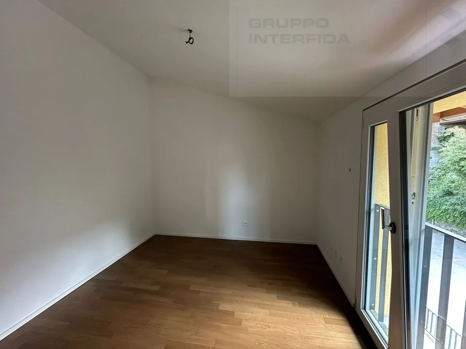 Moderne 3.5 Zimmer Wohnung im letzten Stock mit zwei Autoabstellplätzen – Foto 6 von 11
