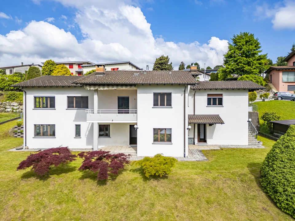 Casa bifamiliare con grande terreno edificabile – Foto 6 von 13