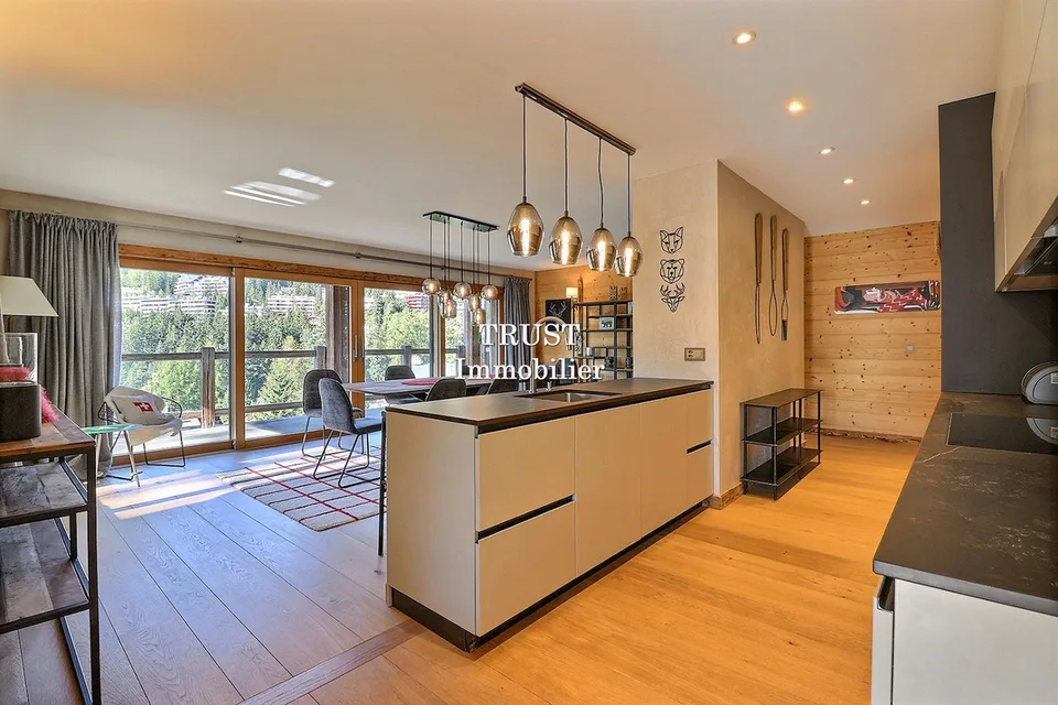 5010. Magnificent Triplex