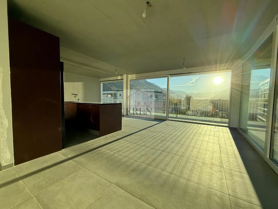 Superba attico di 4 locali con facciate vetrate e grande balcone-terrazza panoramica di 45 m2 – foto 7 di 23