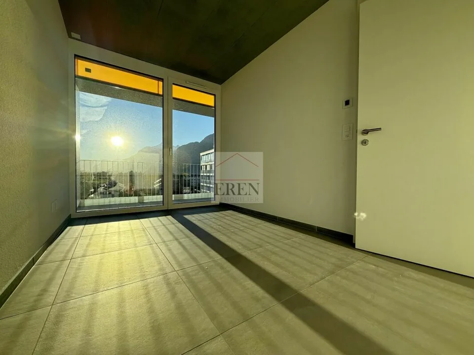 Superba attico di 4 locali con facciate vetrate e grande balcone-terrazza panoramica di 45 m2 – foto 9 di 23