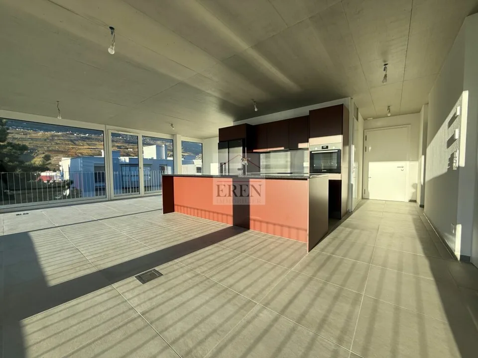 Superba attico di 4 locali con facciate vetrate e grande balcone-terrazza panoramica di 45 m2 – foto 6 di 23