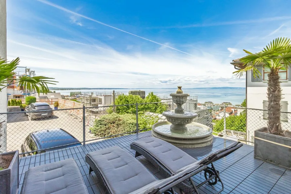 Villa di campagna di 7,5 locali con vista sul lago su un grande terreno