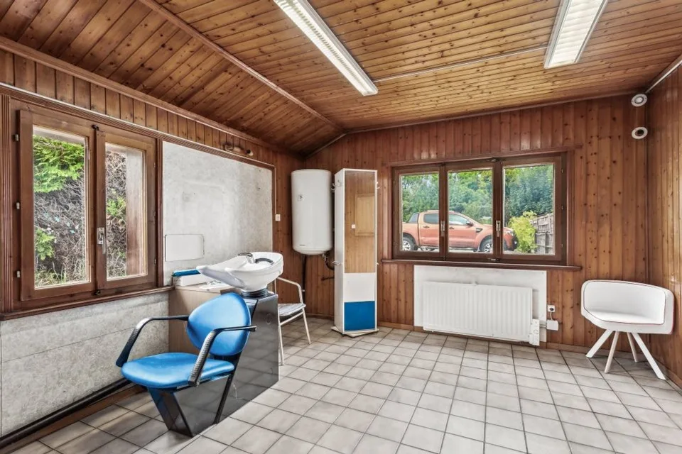 Eigentum mit 2 Wohnungen und 1 Gewerbeeinheit im Herzen von Sorens – Foto 6 von 8
