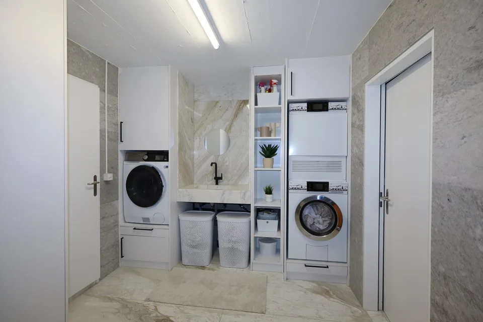 Stilvoll renovierte Gartenwohnung mit hochwertigem Ausbau und zwei privaten Gartenbereichen – Foto 14 von 15