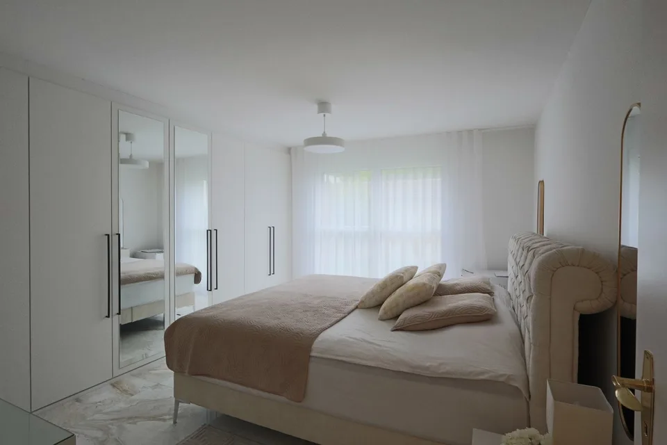 Stilvoll renovierte Gartenwohnung mit hochwertigem Ausbau und zwei privaten Gartenbereichen – Foto 9 von 15