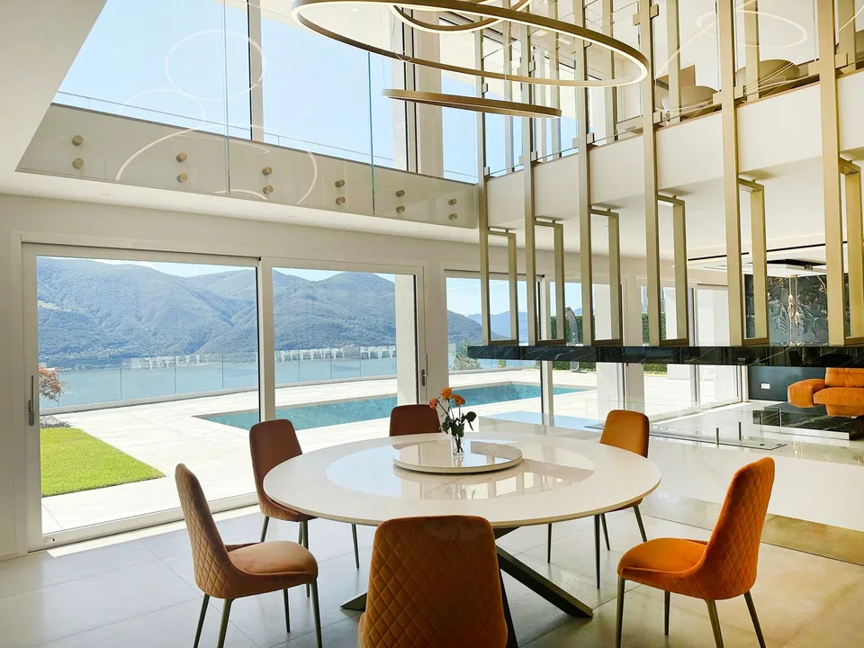 VILLA EXTRALUSSO CON IMPERDIBILE VISTA SULLE ISOLE DI BRISSAGO