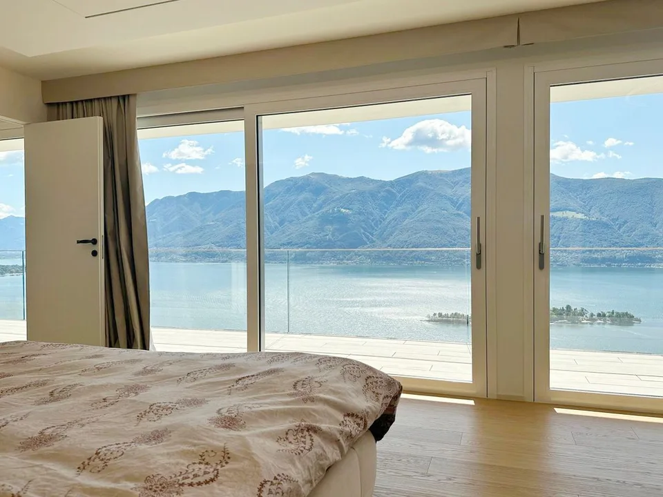 VILLA EXTRALUSSO CON IMPERDIBILE VISTA SULLE ISOLE DI BRISSAGO – Foto 8 von 10