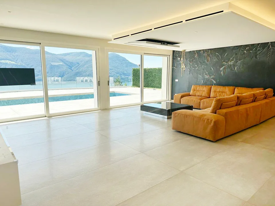 VILLA EXTRALUSSO CON IMPERDIBILE VISTA SULLE ISOLE DI BRISSAGO