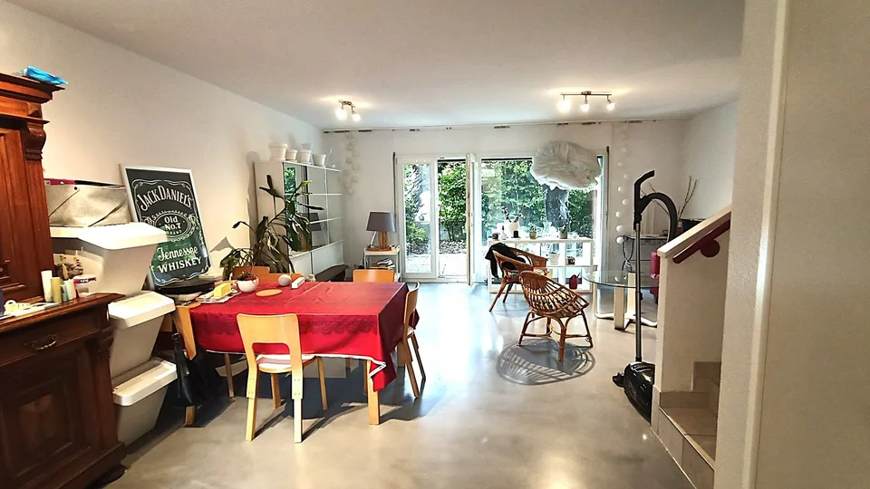 Schöne Reihenvilla mit 2 Terrassen ost und west und Garten – sofort verfügbar