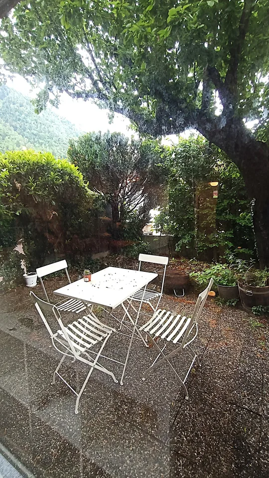 Jolie villa mitoyenne avec 2 terrasses est et ouest et jardin – Disponible immédiatement