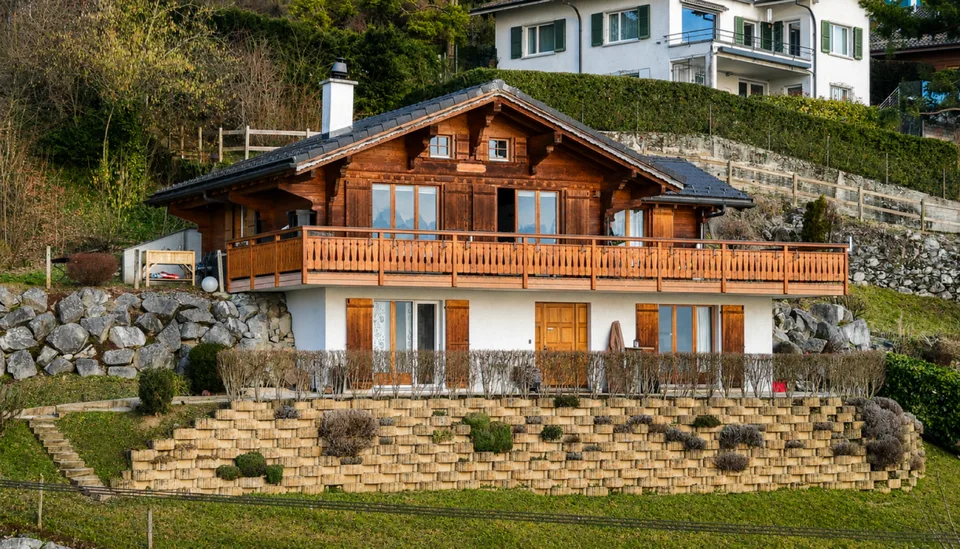 Magnifique chalet avec vue sur le lac et les montagnes