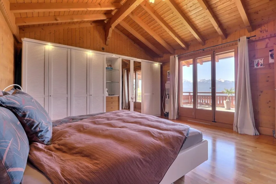 Magnifikes Chalet mit Blick auf den See und die Berge – Foto 13 von 25