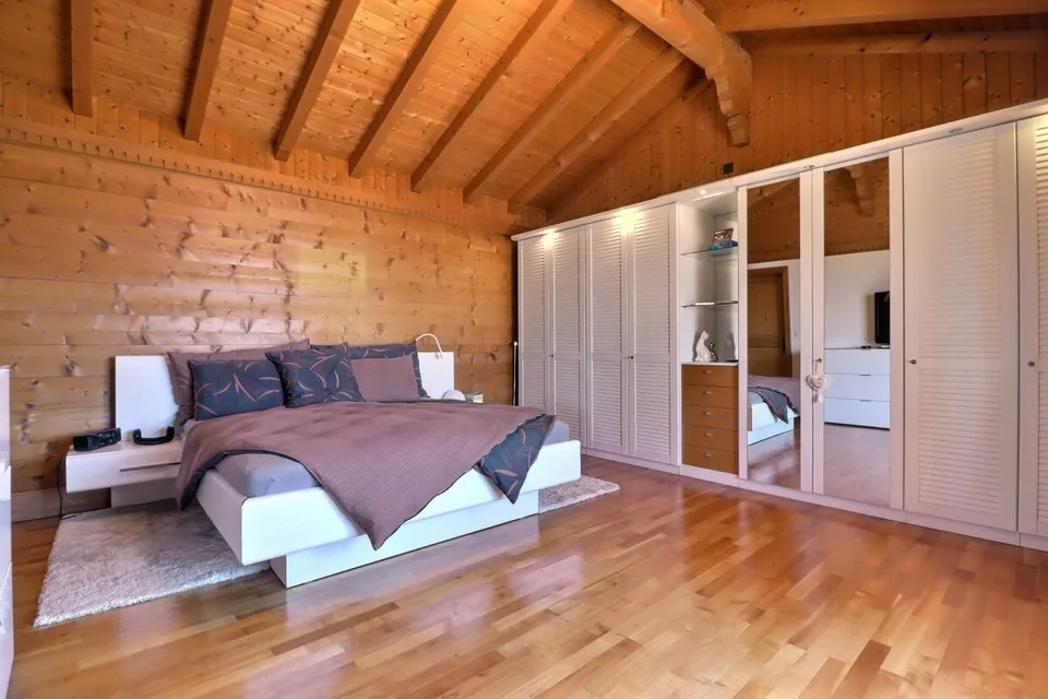 Magnifikes Chalet mit Blick auf den See und die Berge – Foto 12 von 25