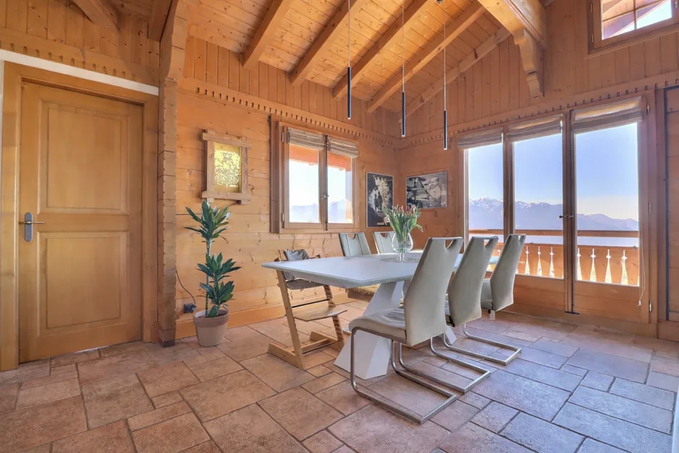 Magnifikes Chalet mit Blick auf den See und die Berge – Foto 9 von 25