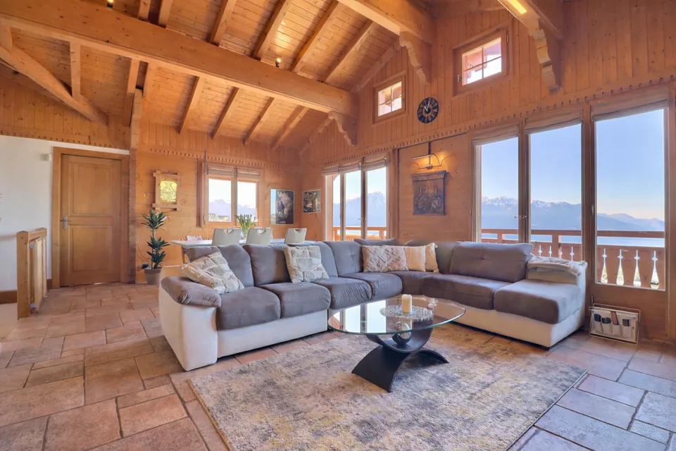 Magnifikes Chalet mit Blick auf den See und die Berge – Foto 6 von 25