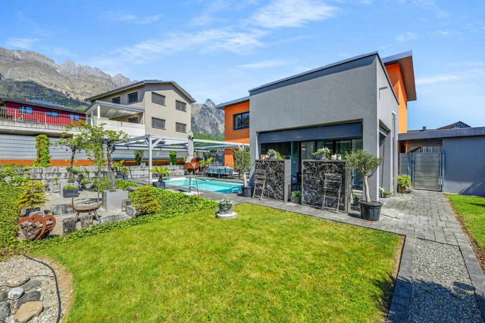 Esperienza di vita moderna con vista panoramica - Casa unifamiliare con piscina, idillio di giardino e vista panoramica