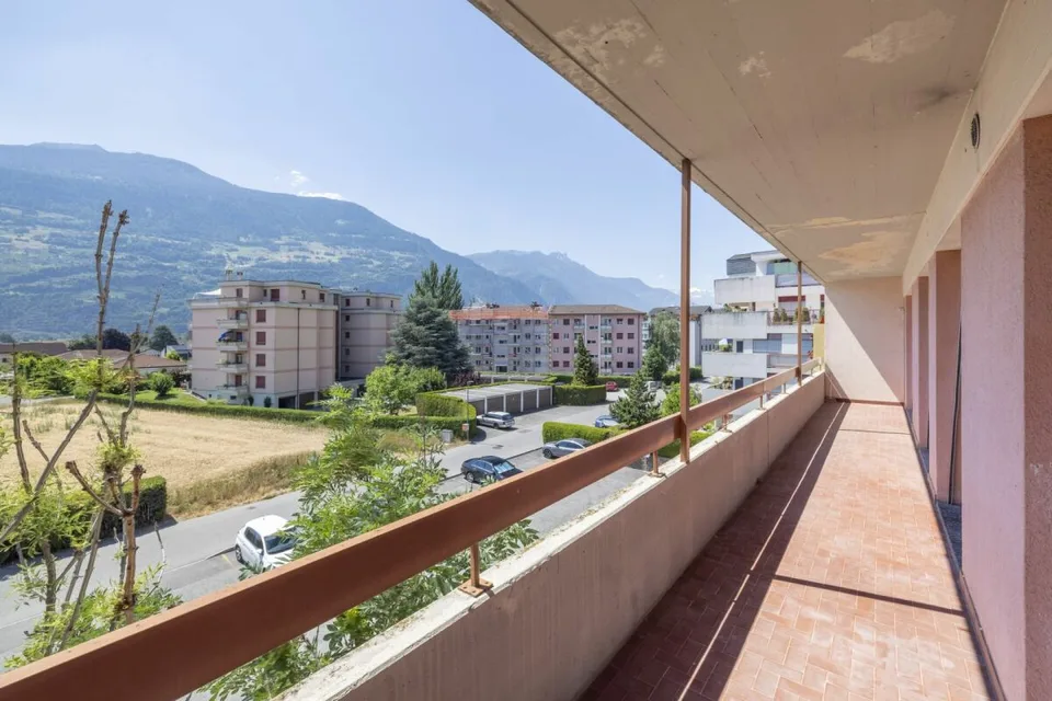 Helles 3,5-Zimmer-Wohnung renoviert, mit einer Bruttogeschossfläche von 79 m²