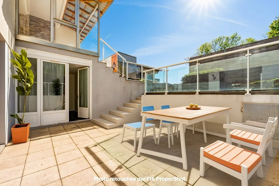 Appartement-terrasse de 4 pièces à Divonne-les-Bains – 92m2 - terrasse (76m2), parking, box fermé