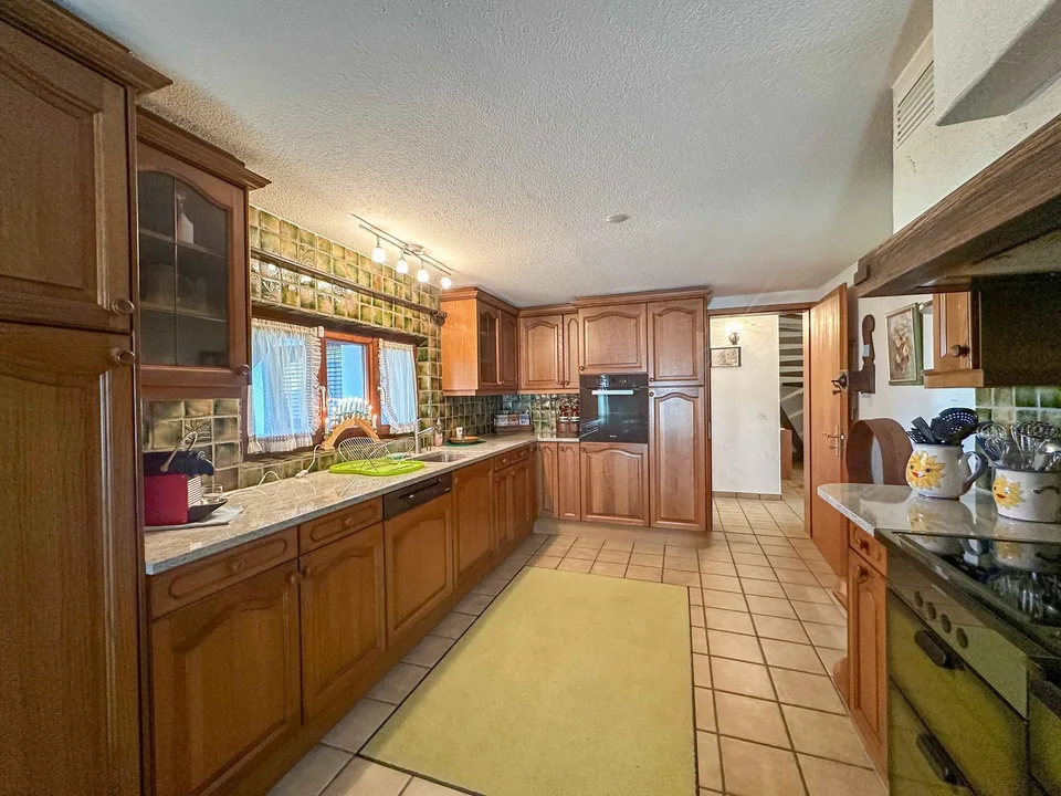 Casa a due famiglie attraente con potenziale di sviluppo nel cuore di Gränichen – foto 8 di 10
