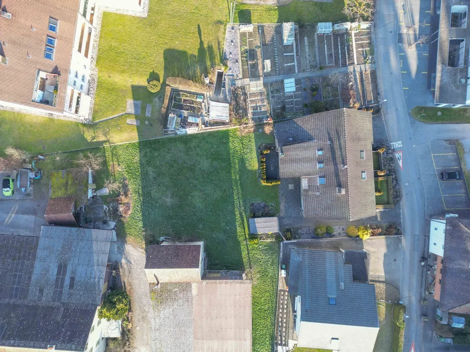 Casa a due famiglie attraente con potenziale di sviluppo nel cuore di Gränichen – foto 10 di 10