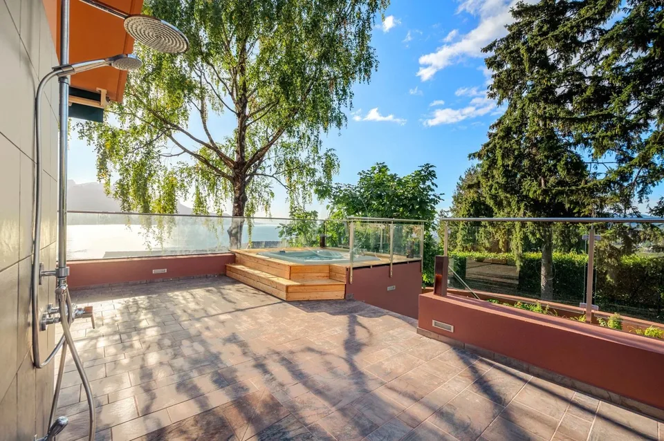 Propriété contemporaine rénovée avec vue panoramique à Chernex – photo 10 sur 13
