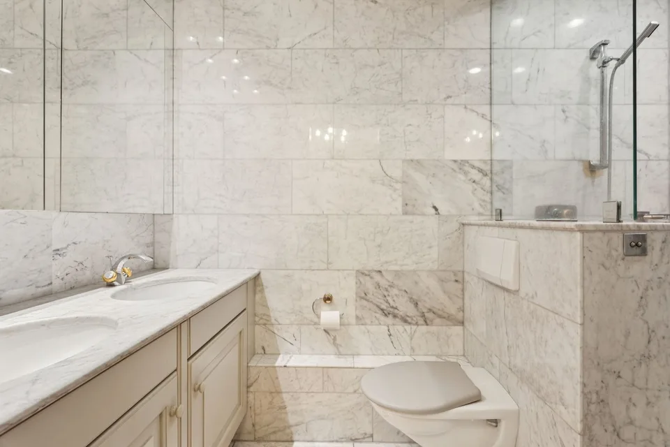 Prächtiges Duplex-Objekt von Ausnahme direkt am Ufer des Murtensees – Foto 9 von 13
