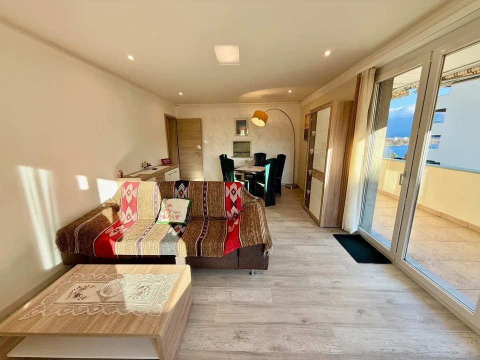 ZWEITWOHNSITZ - moderne 2.5 mit pool - 2.5 con piscina