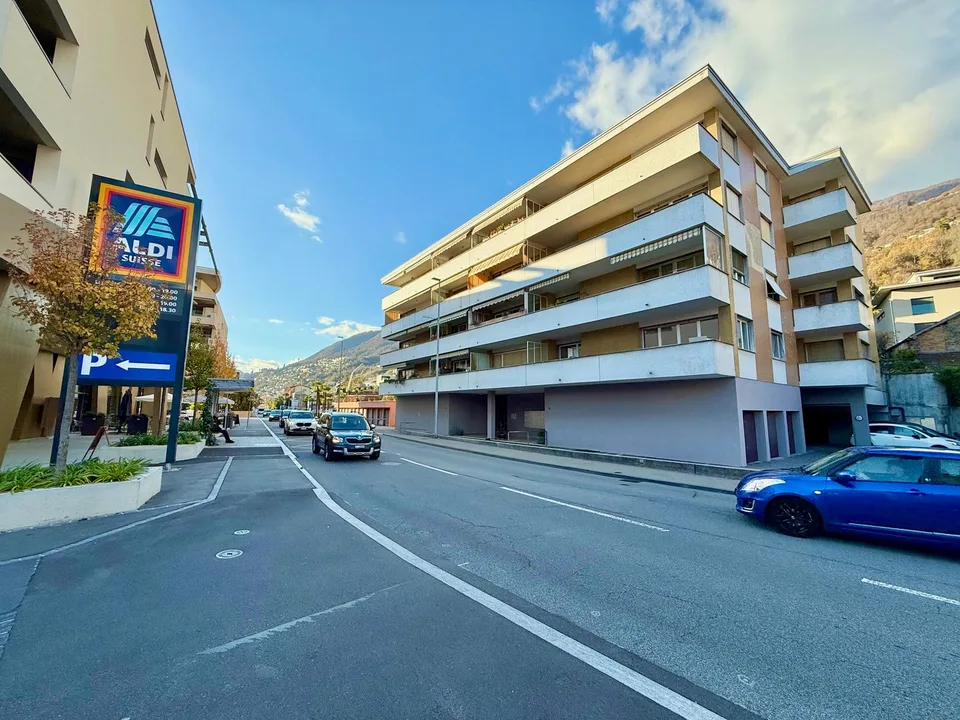 ZWEITWOHNSITZ - moderne 2.5 mit pool - 2.5 con piscina