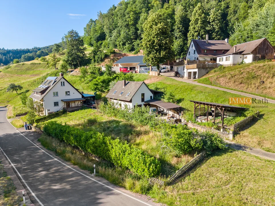 IMMORath.de Maison multifamiliale dans un emplacement naturel et isolé avec un grand terrain