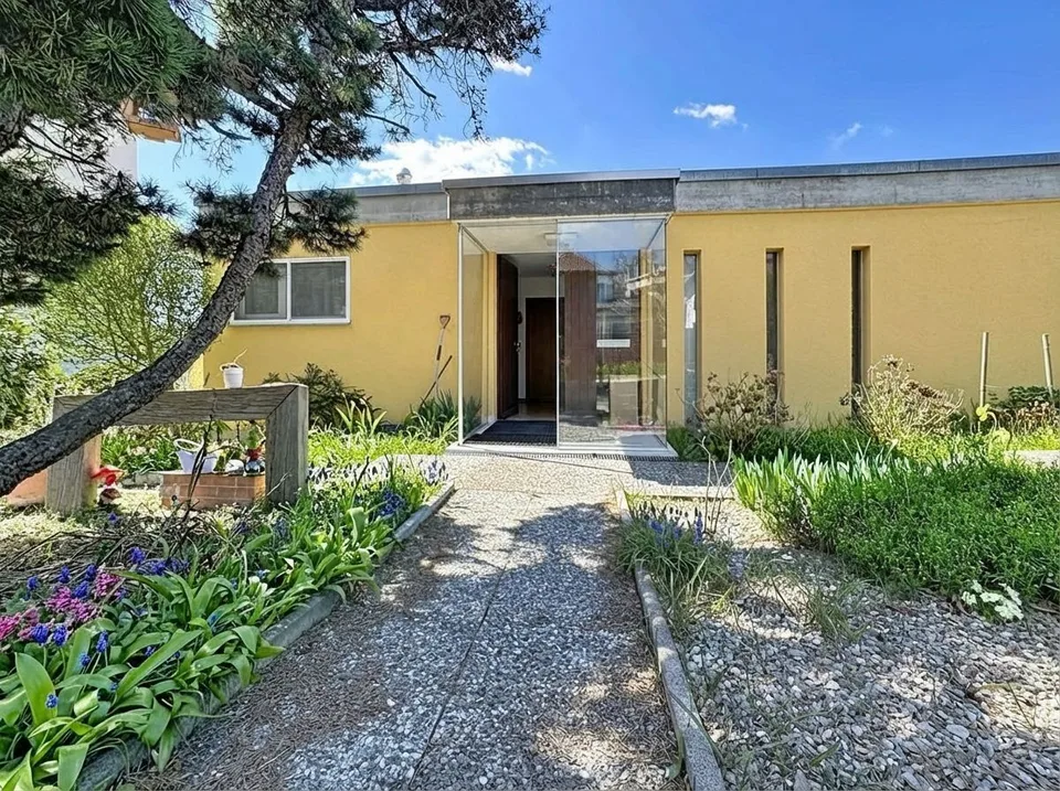 Villa jumelée de 5.5 pces Récemment rénovée A 2 pas de tout !