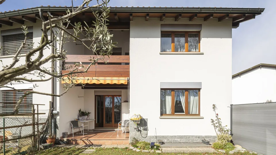 Casa dangolo con camino e piscina comune | Eckhaus mit Cheminée und G