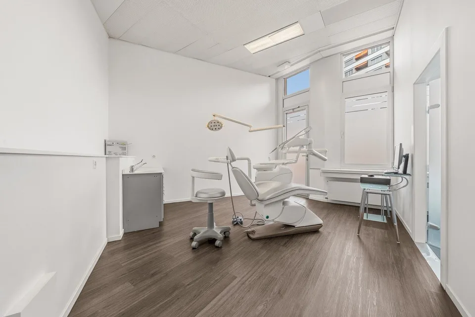Verkauf von 4 Gewerbeflächen in PPE - Versoix, Martigny, Sion, Sierre